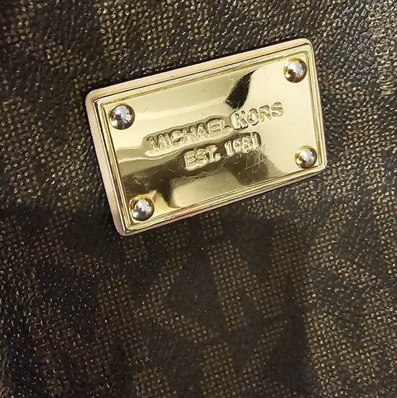 Micheal Kors Purse - Picture 3 of 4